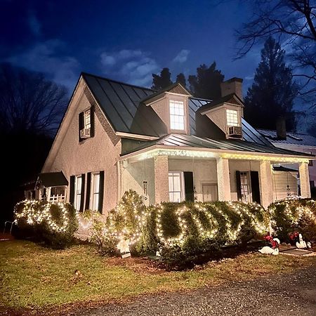 Across The Inn Entire Colonial House With Lovely Porch & Extremely Fast Wi-Fi Washington Kültér fotó